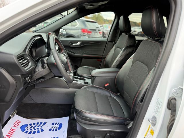 2023 Ford Escape ST-Line photo 2