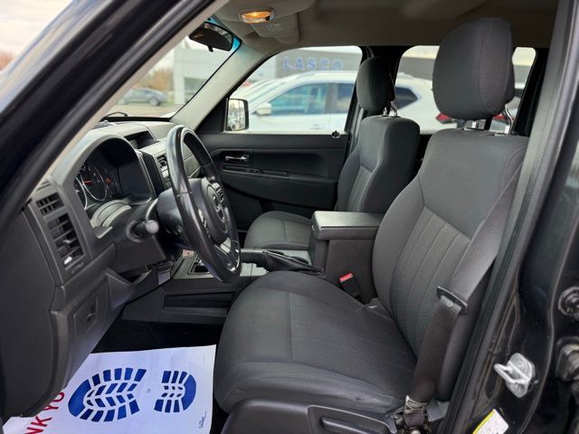 2011 Jeep Liberty Sport photo 2