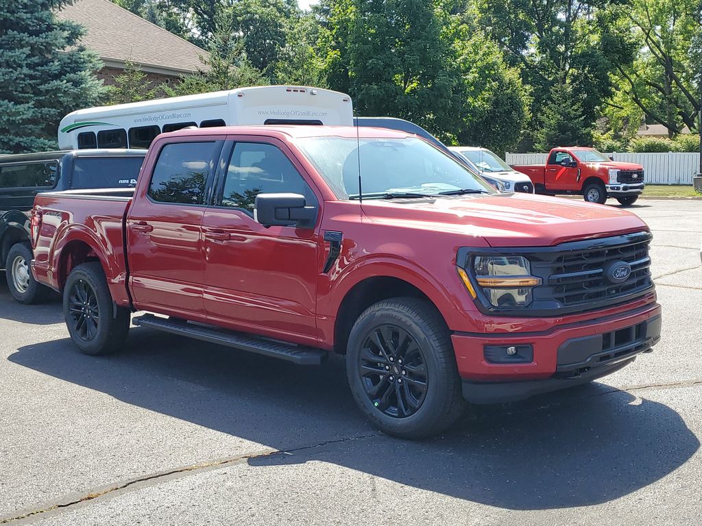 2025 Ford F-150 XLT photo 3