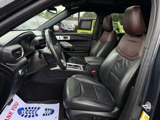 2022 Ford Explorer Platinum photo 2