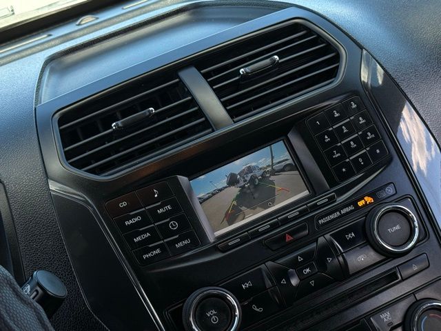 2017 Ford Explorer Base photo 4