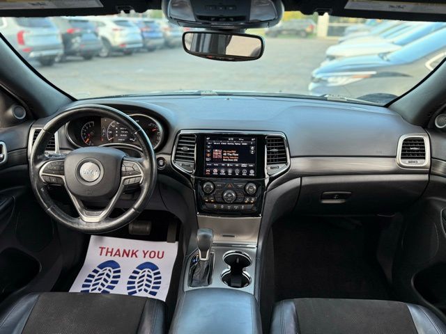 2020 Jeep Grand Cherokee Laredo Altitude photo 3
