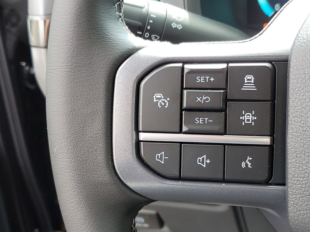 2025 Ford F-150 XLT - Photo 12