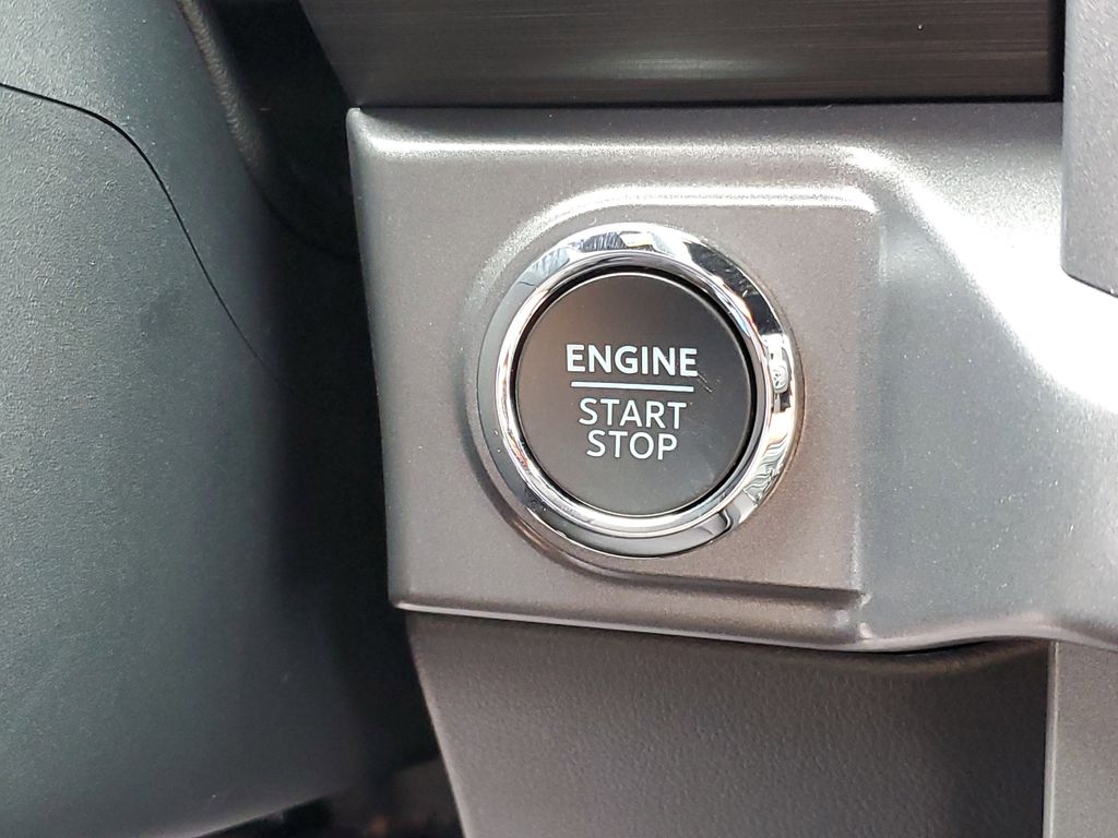 2025 Ford F-150 XLT - Photo 14