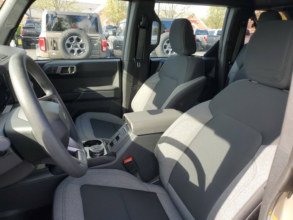 2025 Ford Bronco 4-Door Base - Photo 7