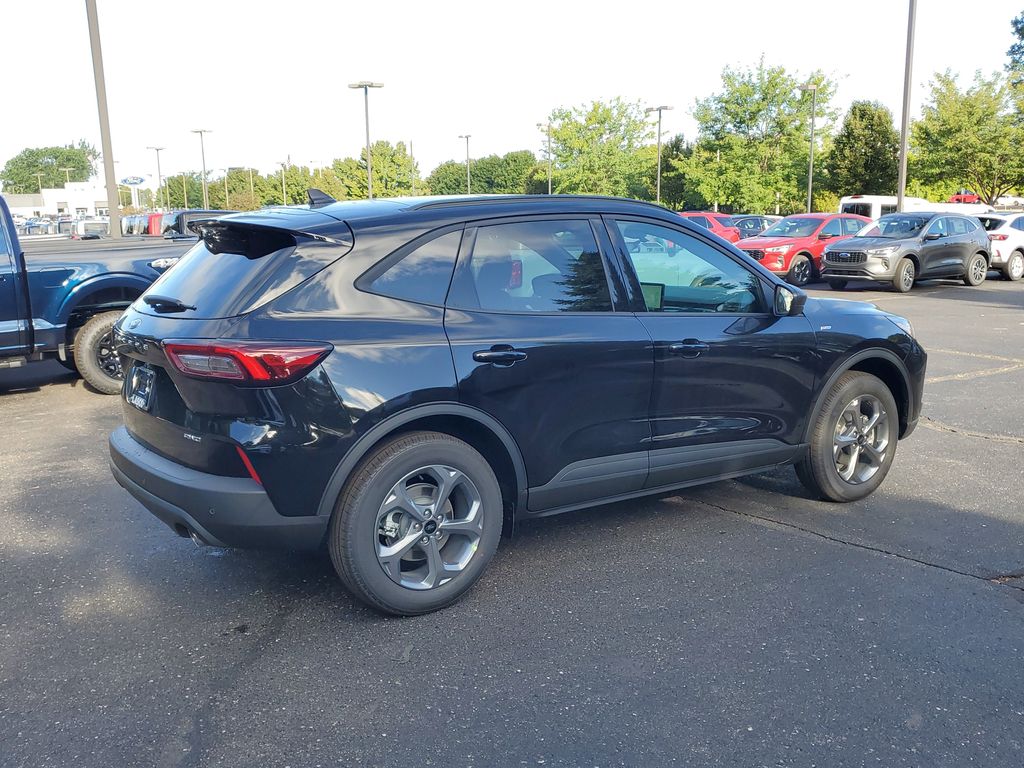2025 Ford Escape ST-Line photo 4