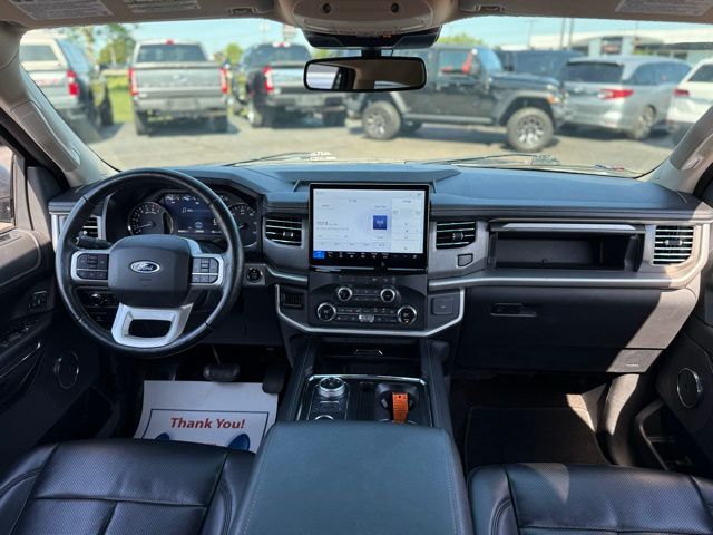 2022 Ford Expedition MAX XLT photo 3