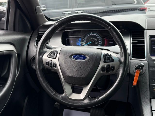 2013 Ford Taurus SEL photo 3