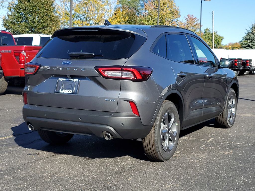 2026 Ford Escape ST-Line photo 4