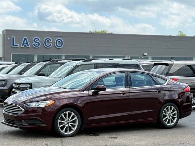 2017 Ford Fusion SE FWD's photo