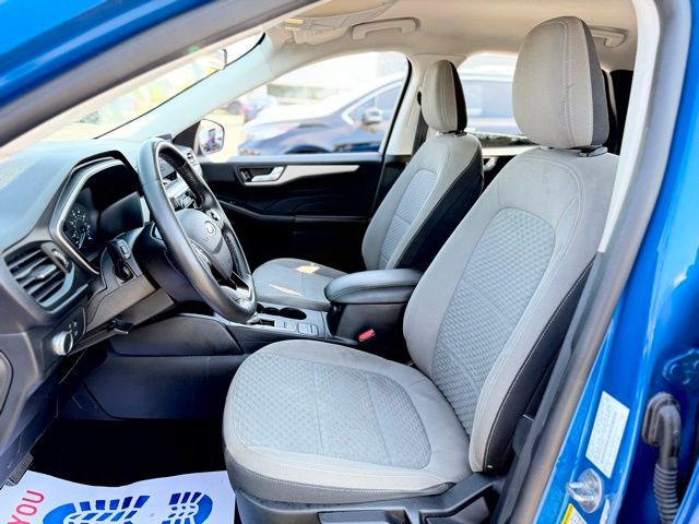 2021 Ford Escape SE photo 2