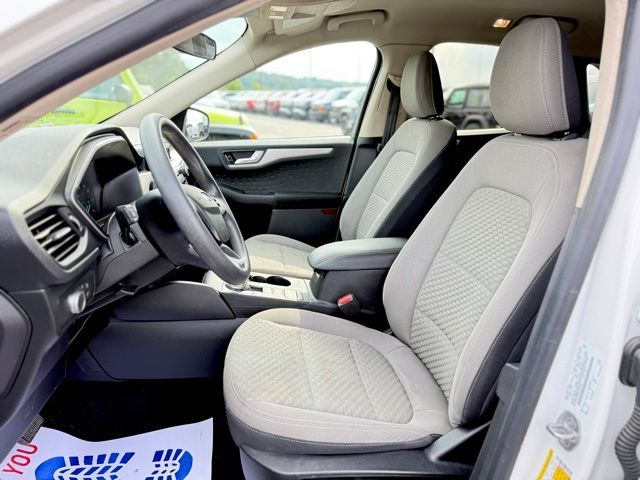 2020 Ford Escape SE photo 2