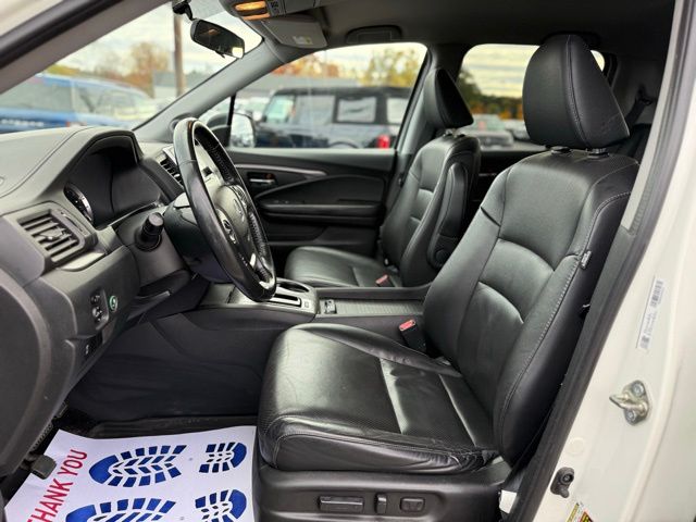 2017 Honda Ridgeline RTL photo 2