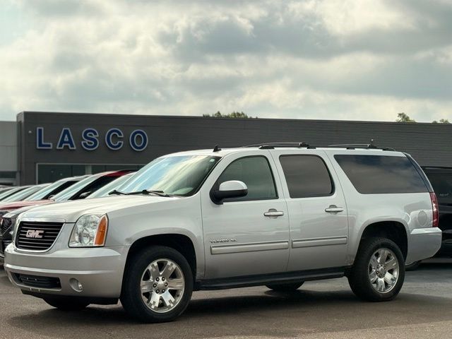 2013 GMC Yukon 4WD 1/2 Ton SLE (3SA)'s photo