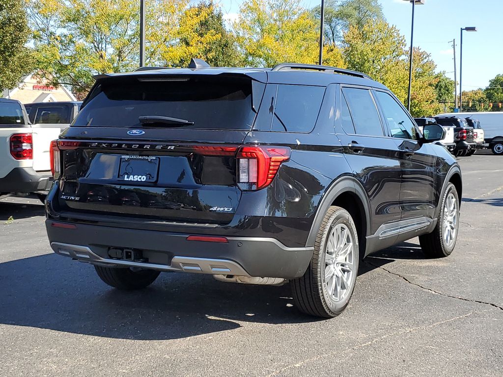 2025 Ford Explorer photo 4