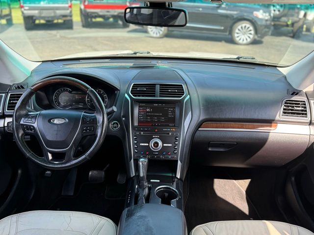 2016 Ford Explorer Platinum photo 2