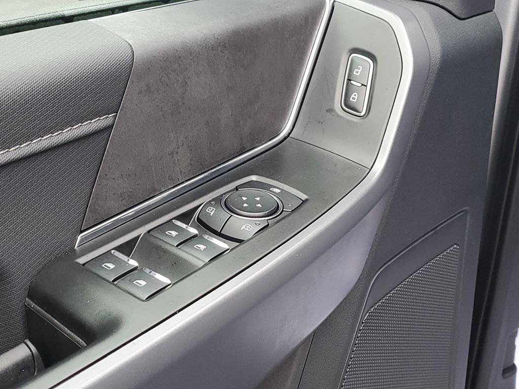 2025 Ford F-150 XLT - Photo 8