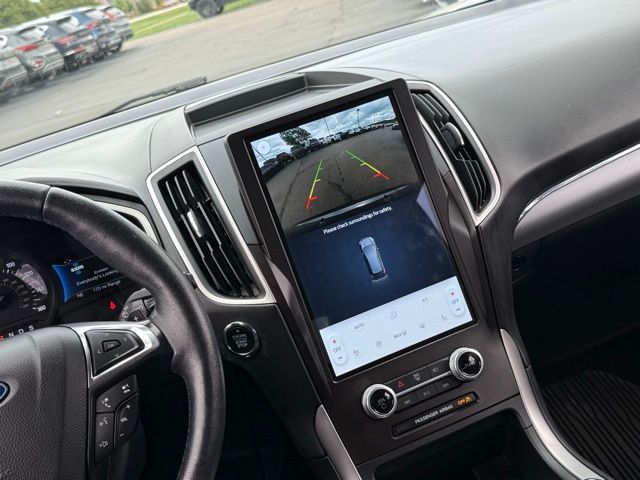 2021 Ford Edge SEL photo 4
