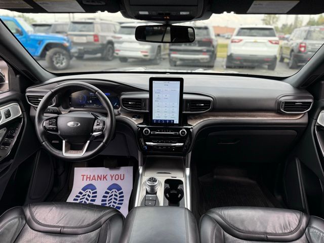 2022 Ford Explorer Platinum photo 3