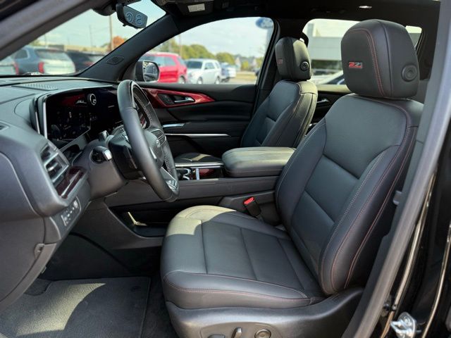 2024 Chevrolet Traverse Z71 photo 2