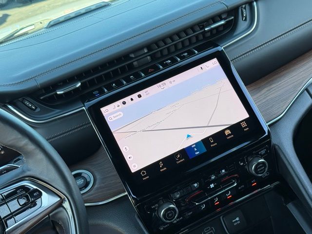 2022 Jeep Cherokee Summit 4xe photo 4