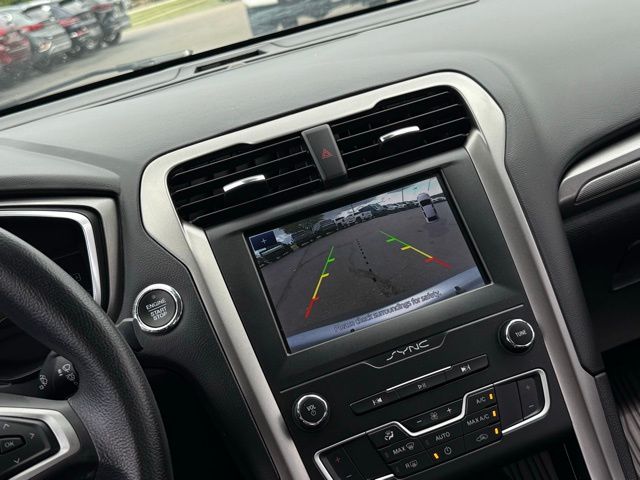 2020 Ford Fusion SE photo 4