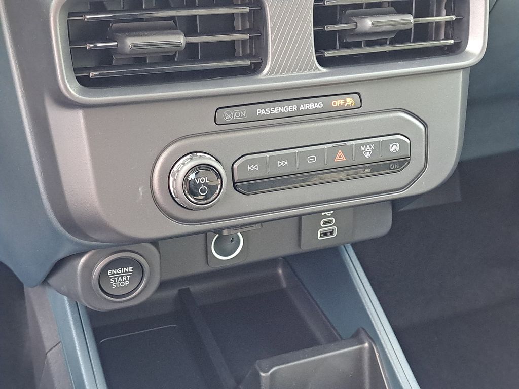 2025 Ford Maverick XLT - Photo 17
