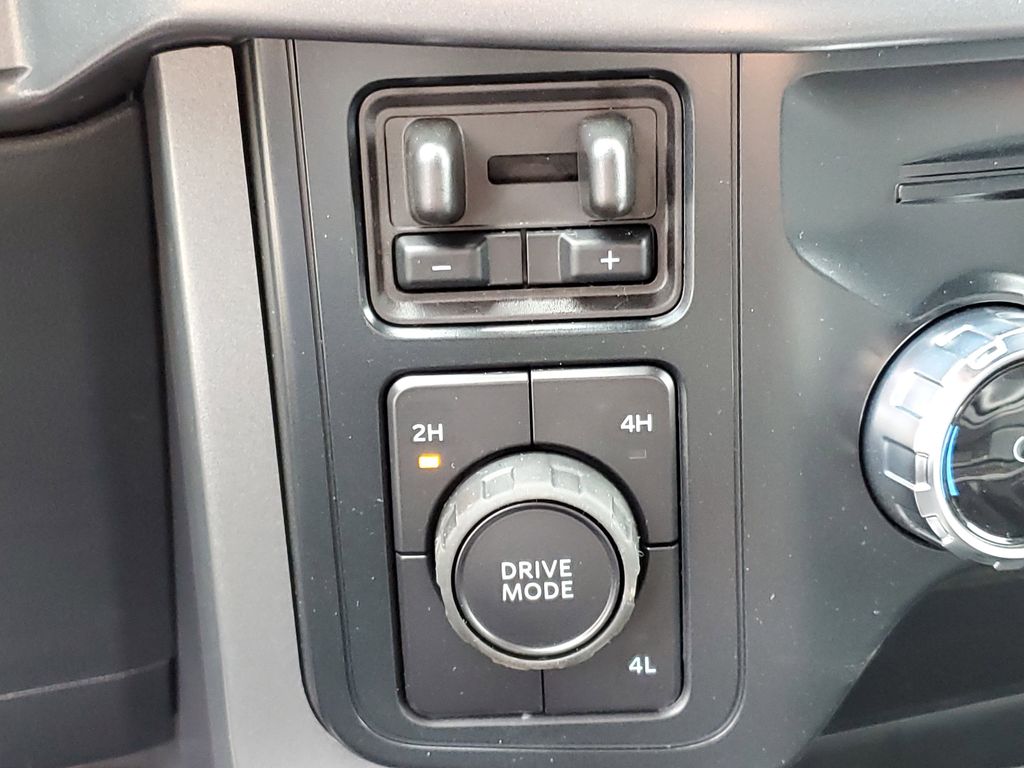 2025 Ford F-150 XLT - Photo 21