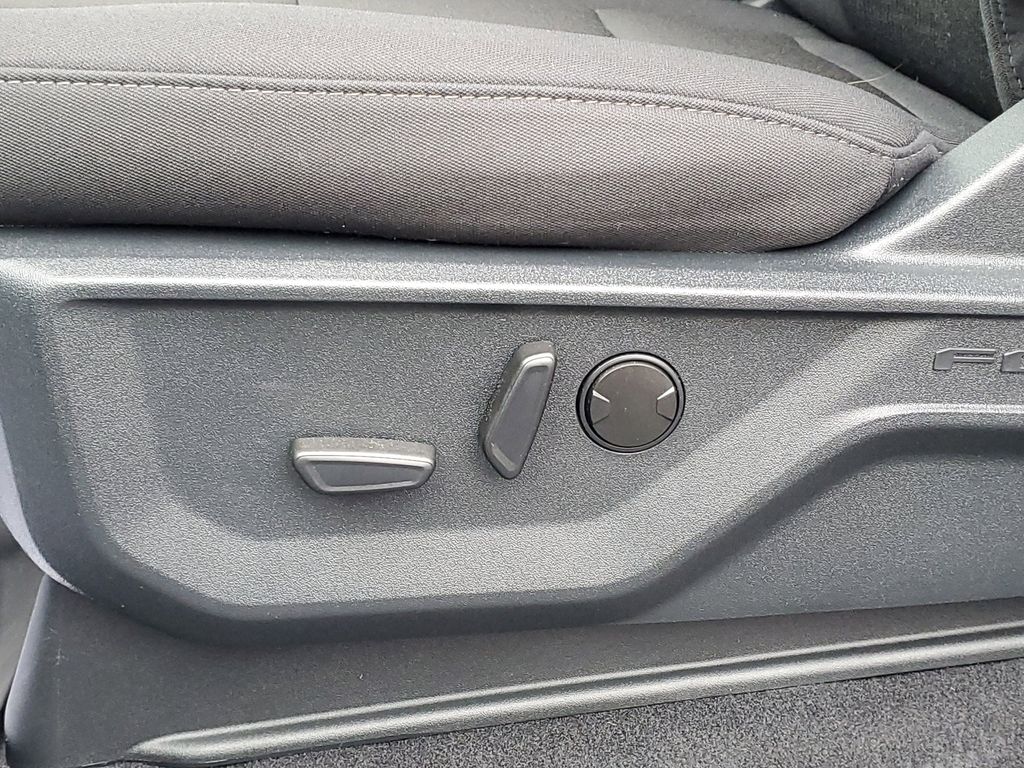 2025 Ford F-150 XLT - Photo 9