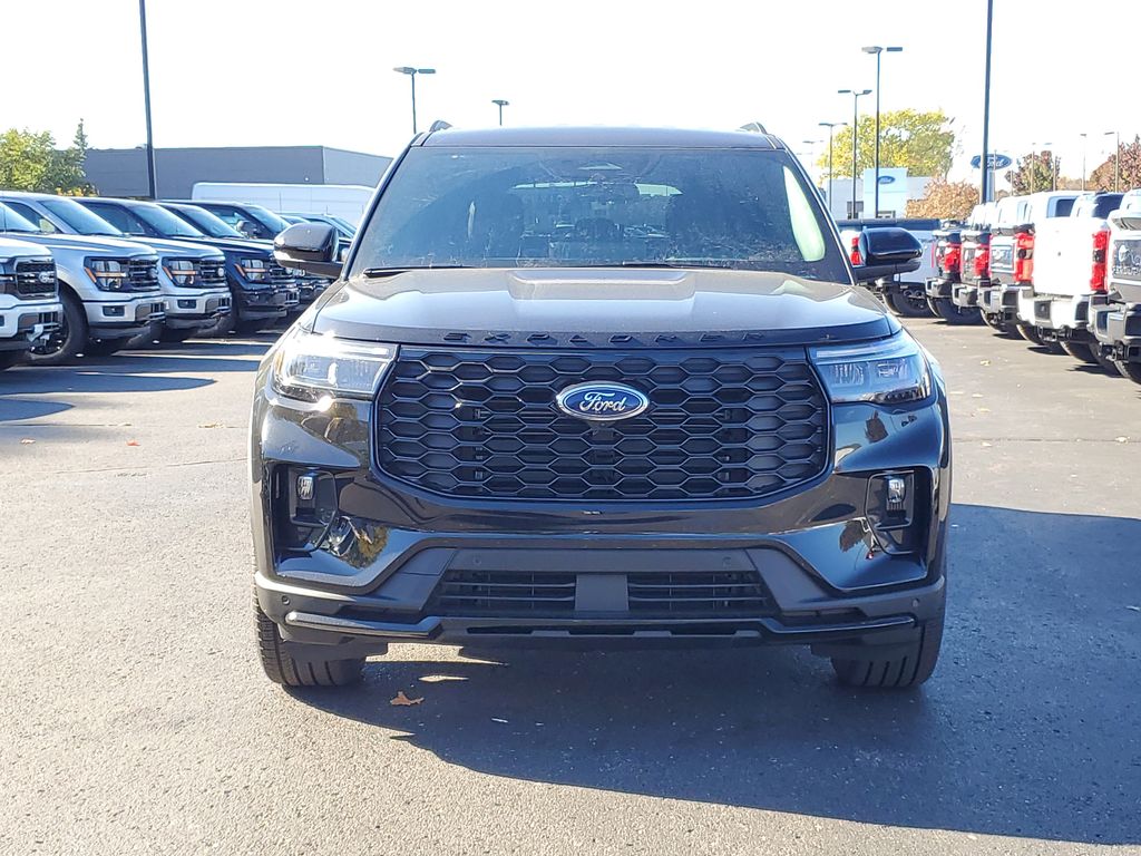2026 Ford Explorer ST-Line photo 2