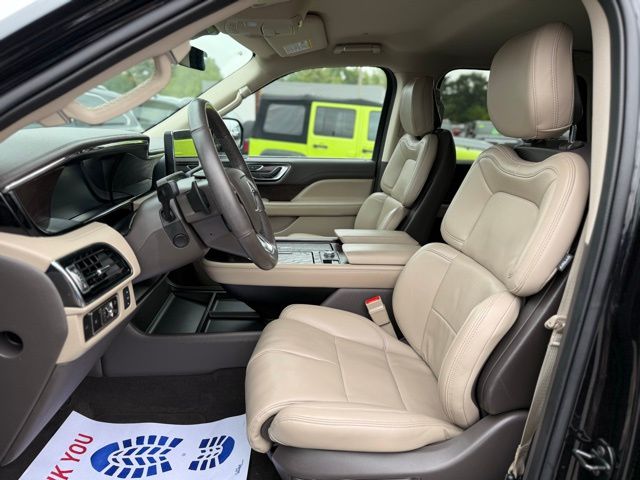 2024 Lincoln Navigator Premiere photo 2