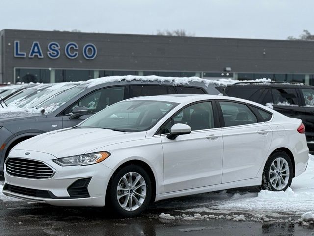 2020 Ford Fusion SE's photo