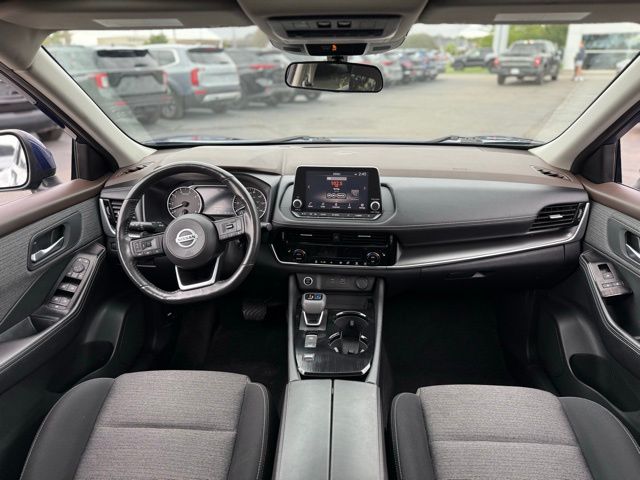 2021 Nissan Rogue SV photo 3
