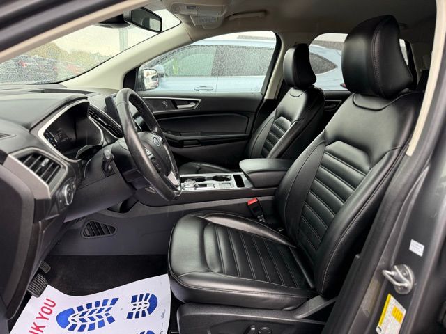 2021 Ford Edge SEL photo 2