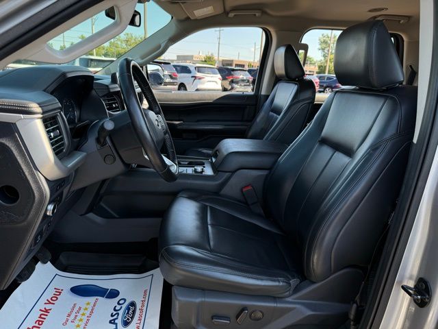 2022 Ford Expedition MAX XLT photo 2