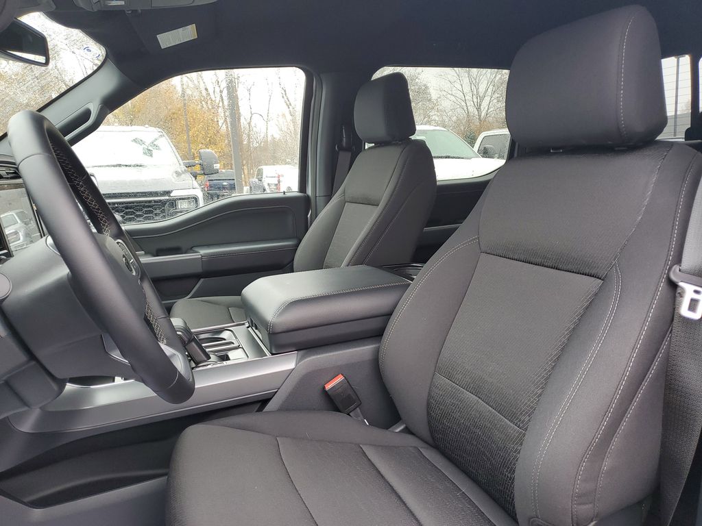 2025 Ford F-150 XLT - Photo 10