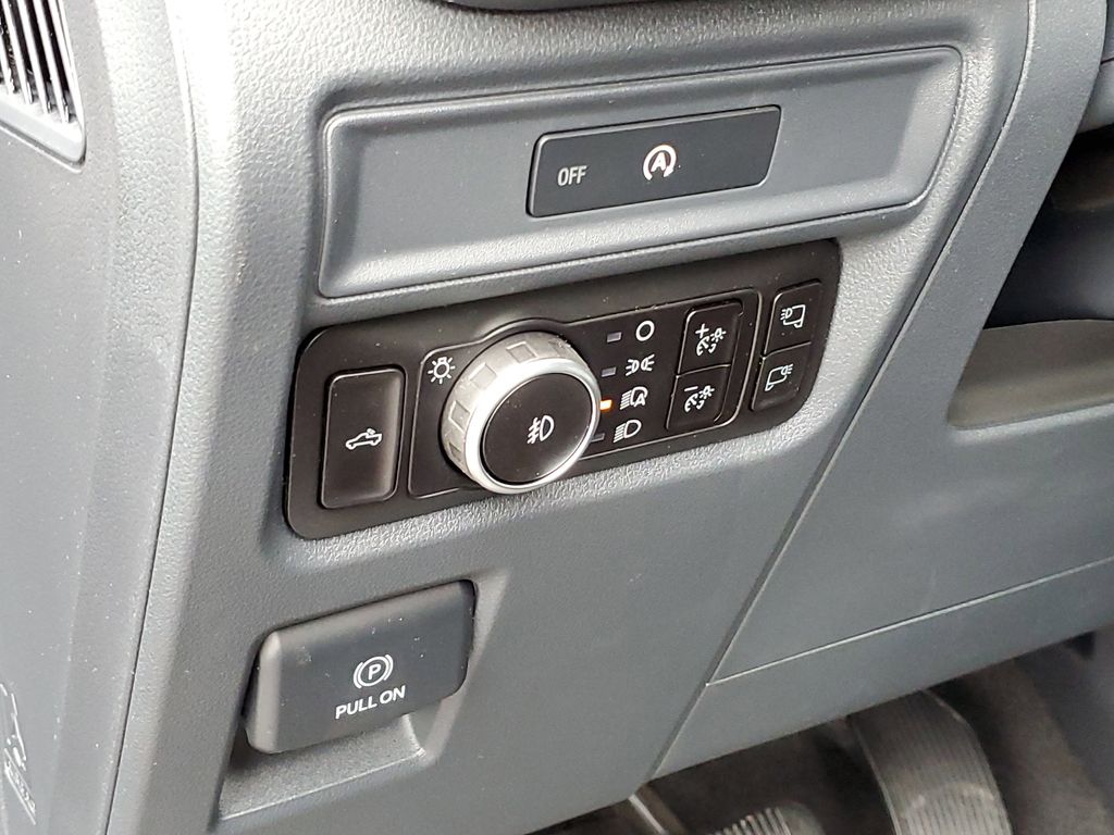 2025 Ford F-150 XLT - Photo 10