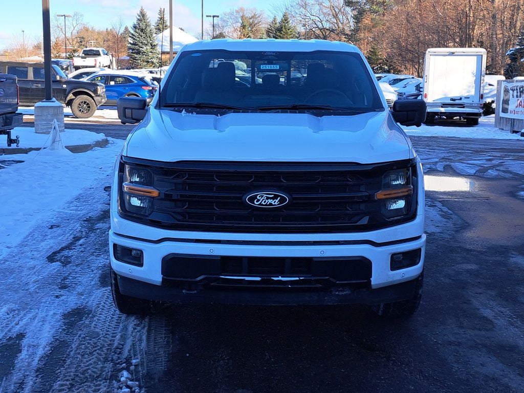 2025 Ford F-150 XLT photo 2