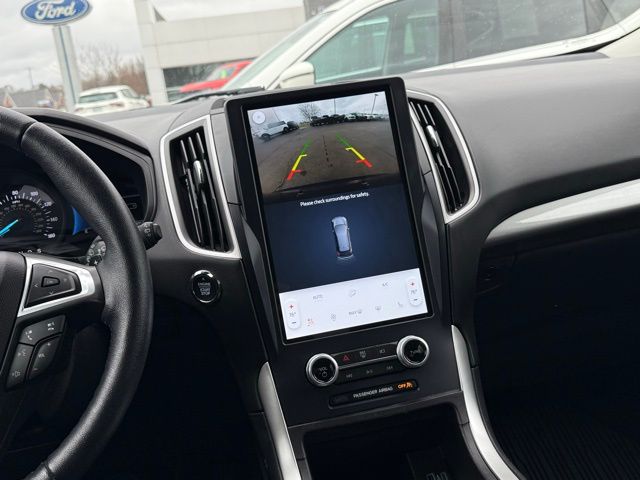 2023 Ford Edge SEL photo 4