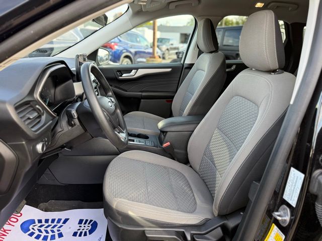 2021 Ford Escape SE photo 2