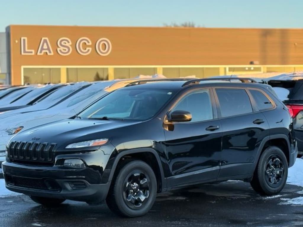 Used 2018 Jeep Cherokee Altitude SUV