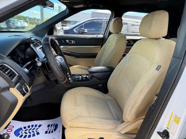 2017 Ford Explorer Base photo 2