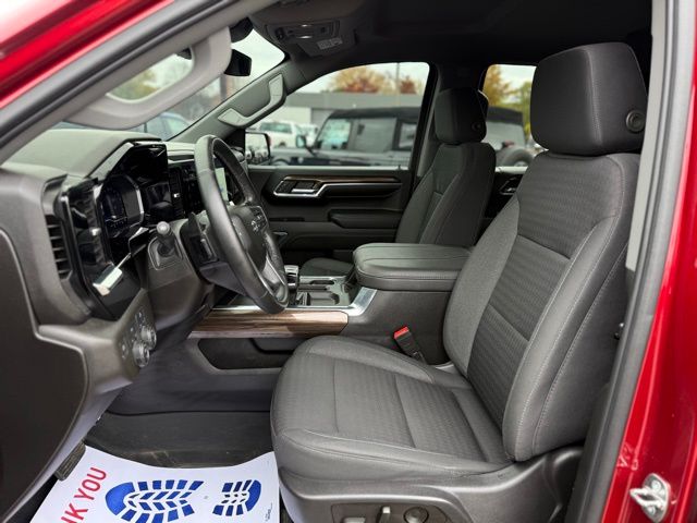 2023 Chevrolet Silverado 1500 RST photo 2