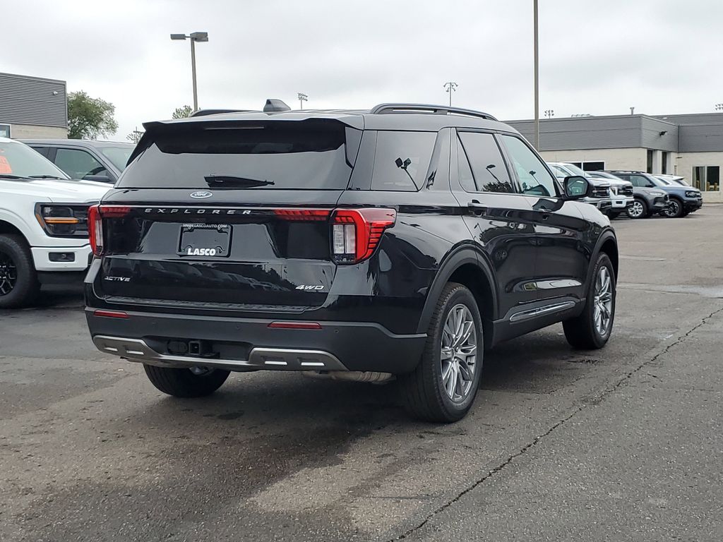 2025 Ford Explorer photo 4