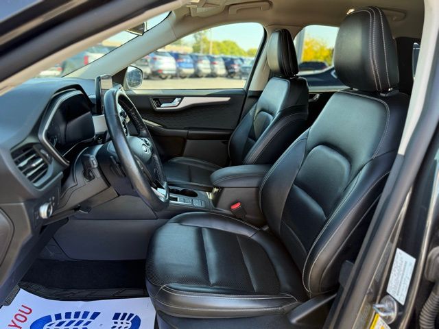 2020 Ford Escape SEL photo 2