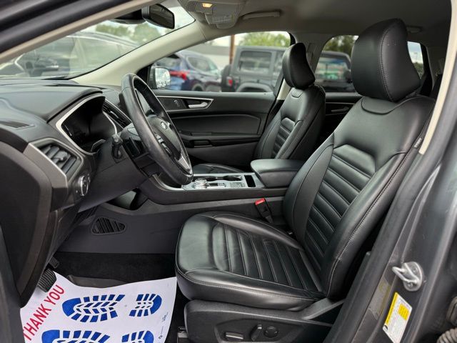 2021 Ford Edge SEL photo 2