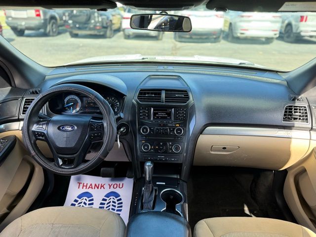 2017 Ford Explorer Base photo 3