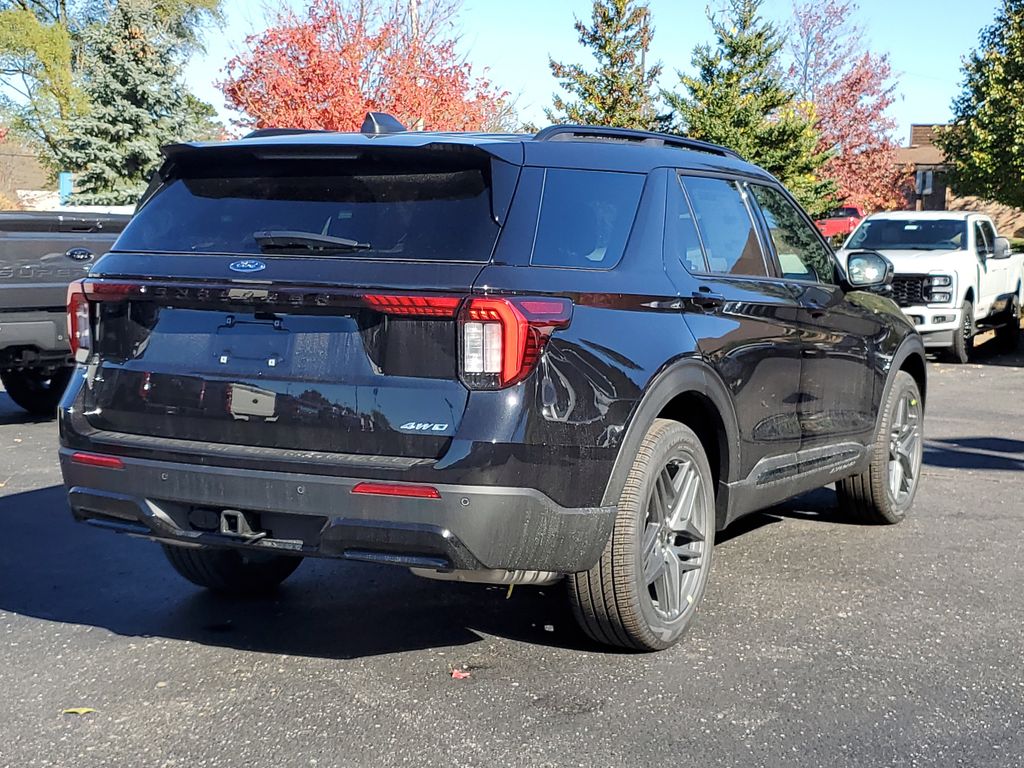 2026 Ford Explorer ST-Line photo 4