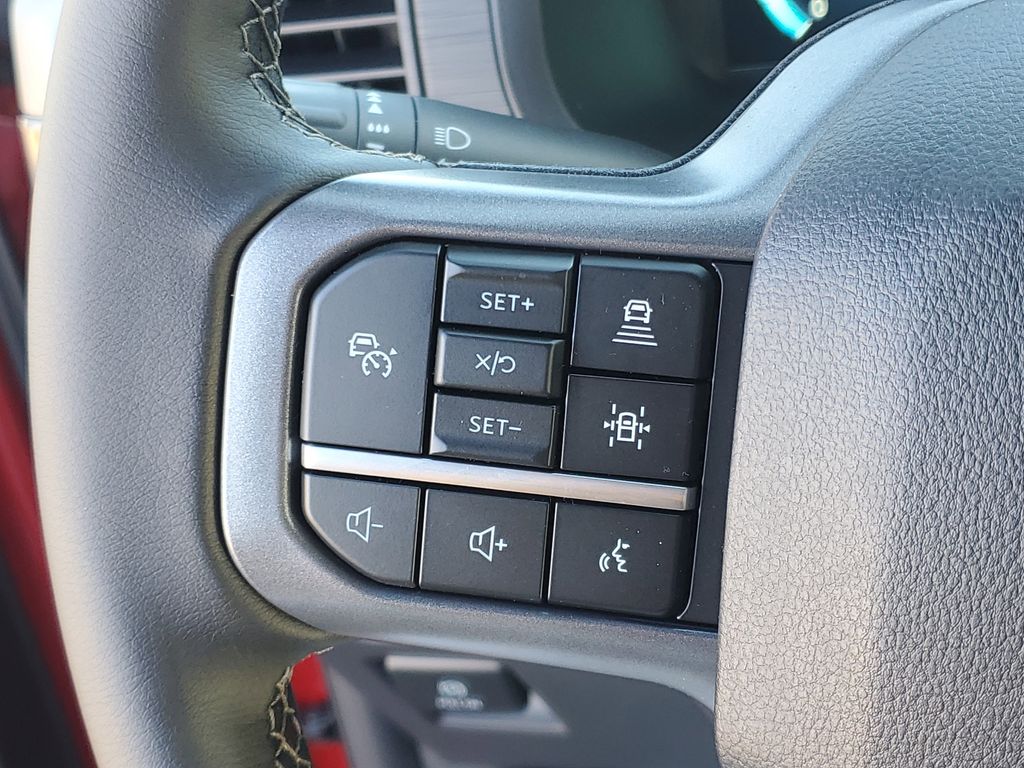 2025 Ford F-150 XLT - Photo 10