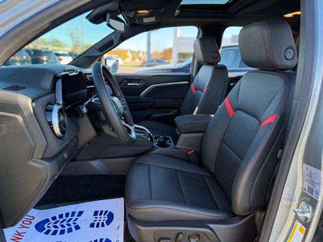 2024 Chevrolet Colorado Z71 photo 2